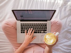 community manager freelance : avantages et désavantages